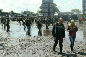 Read more about the article WACKEN OPEN AIR – το γερμανικό φεστιβάλ βούλιαξε στη λάσπη