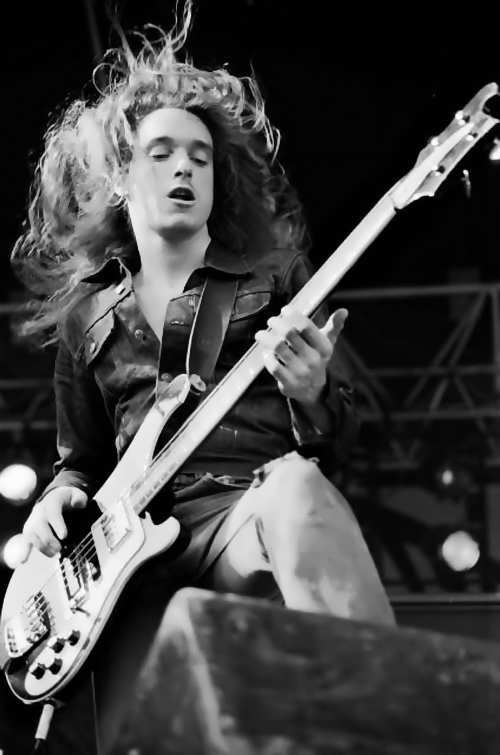 Read more about the article Cliff Burton – 37 χρόνια από το χαμό του