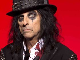 Read more about the article Ο ALICE COOPER κοινοποίησε επίσημο video του κομματιού “Dead Don’t Dance”.
