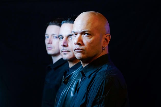 Read more about the article Οι DANKO JONES παρουσιάζουν το ακυκλοφόρητο “Electric Sounds”- bonus track “Waiting For You”!
