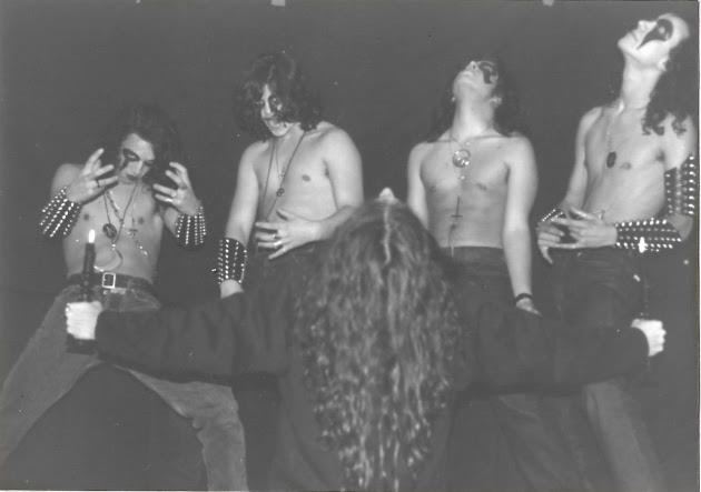 Read more about the article Οι MOONSPELL ανακοινώνουν τη συλλογή “Under The Moonspell” The Early Years!