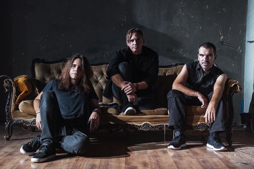 Read more about the article Οι VONAVIBE  μεταδίδουν το single video για το ομώνυμο  “Vonavibe” από το νέο…