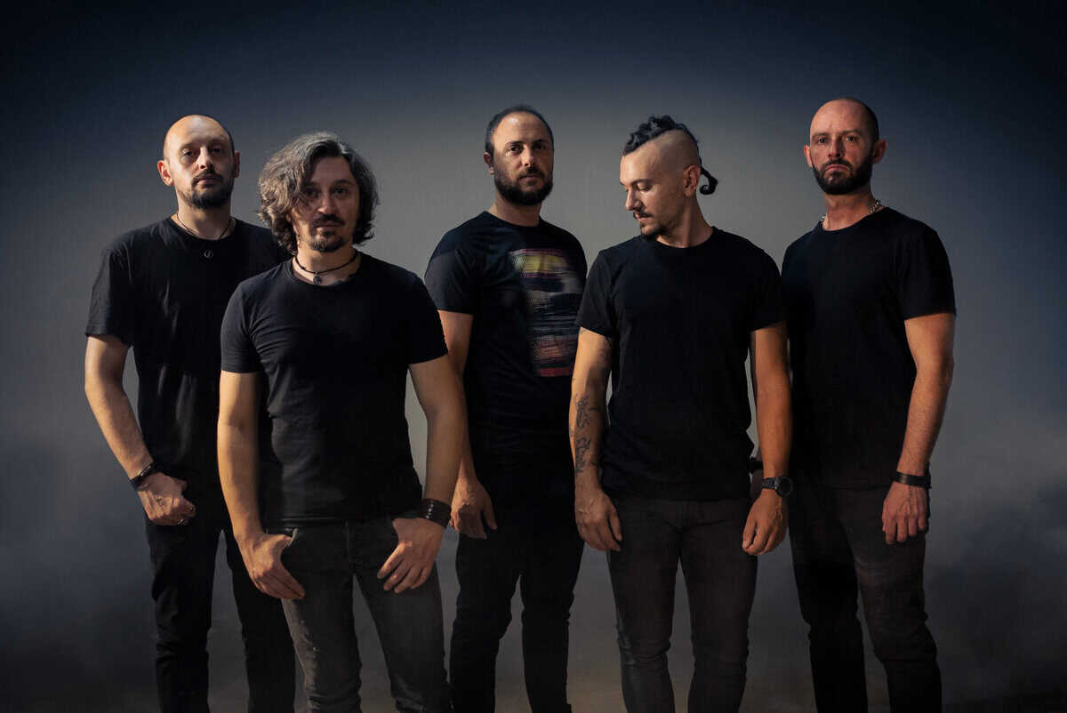 Read more about the article Οι KINGCROW κυκλοφορούν το πρώτο single “Kintsugi”