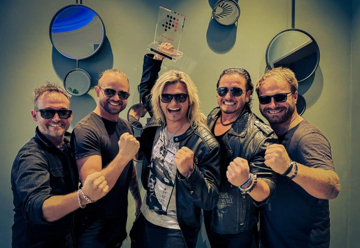 Read more about the article Οι KISSIN’ DYNAMITE κάνουν ντεμπούτο στο #1 των επίσημων γερμανικών charts για πρώτη φορά!