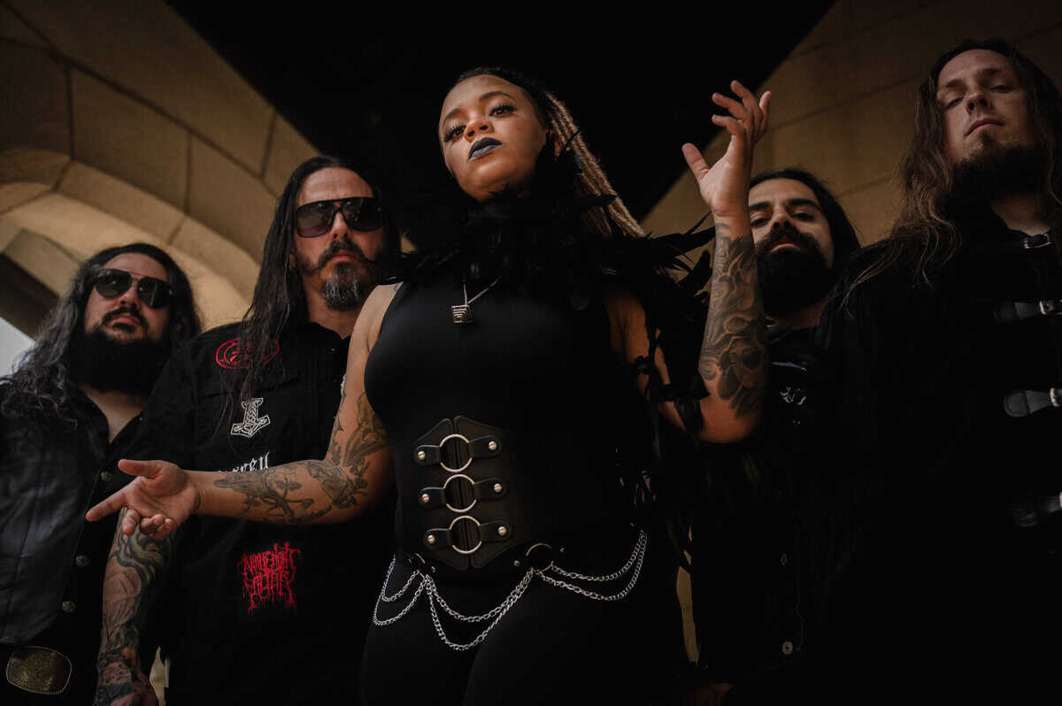 Read more about the article Οι OCEANS OF SLUMBER επαναπροσδιορίζουν το “The Given Dream” στο νέο τους single