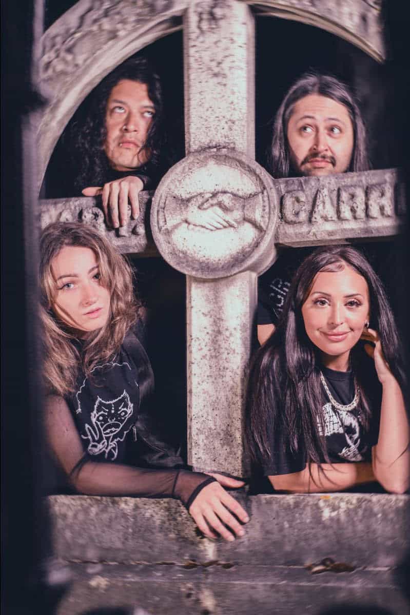 Read more about the article Οι Escuela Grind κυκλοφορούν το νέο single “Toothless”