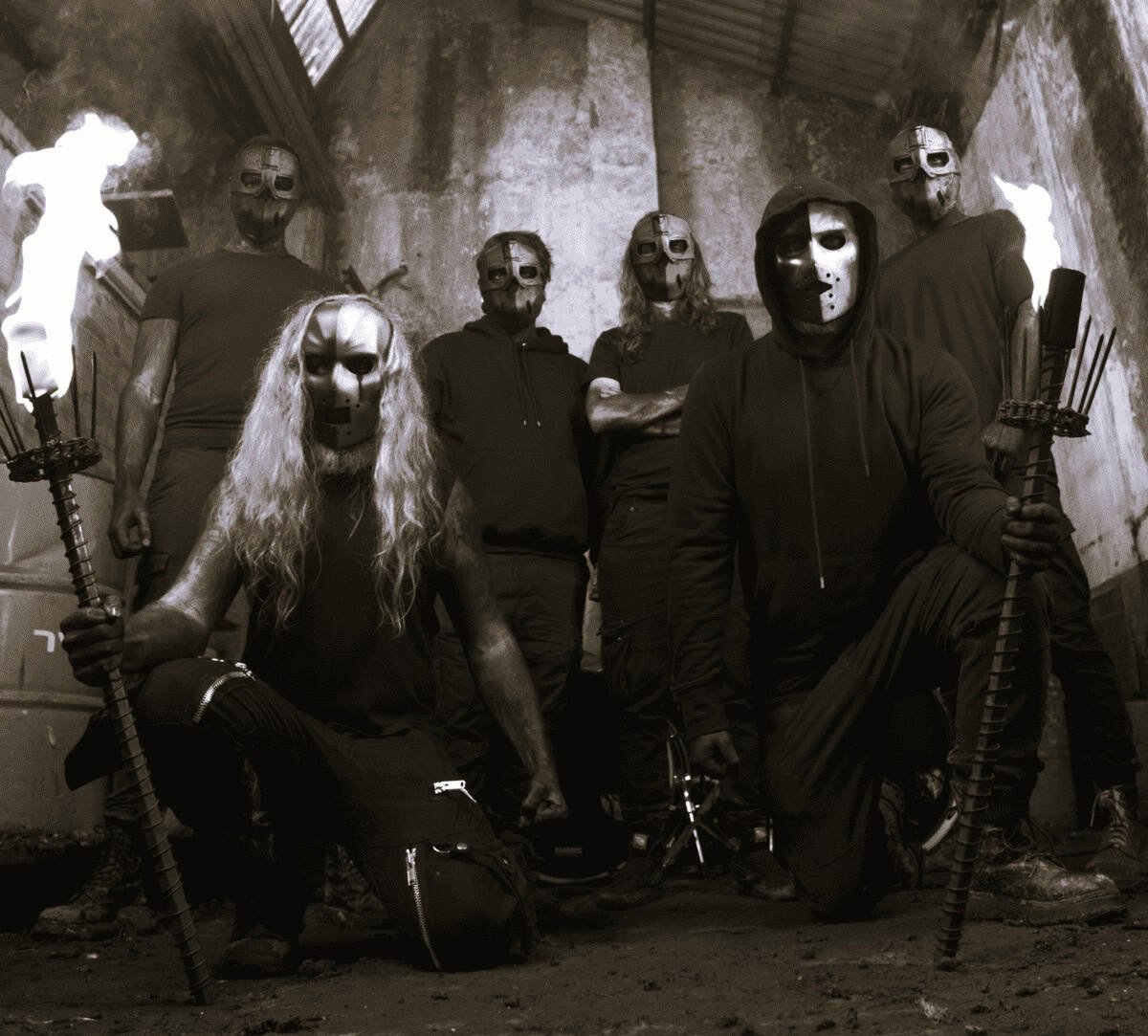 Read more about the article Η symphonic metalcore μπάντα No Kings Allowed επιστρέφει με το νέο video single “Lion Eyes”