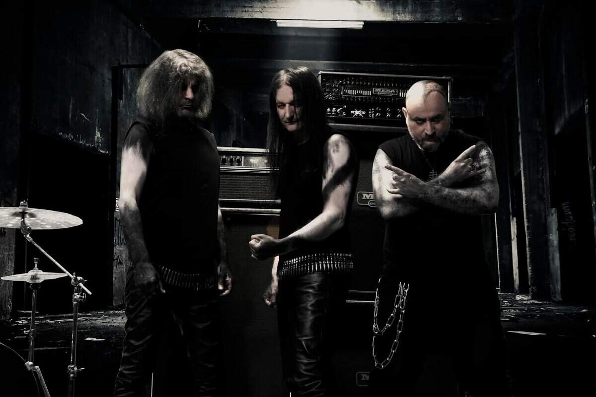 Read more about the article Deviser: Το κλασικό “Transmission to Chaos” των Ελλήνων θρύλων επανακυκλοφορεί σε Νοτιοαμερικάνικη έκδοση!