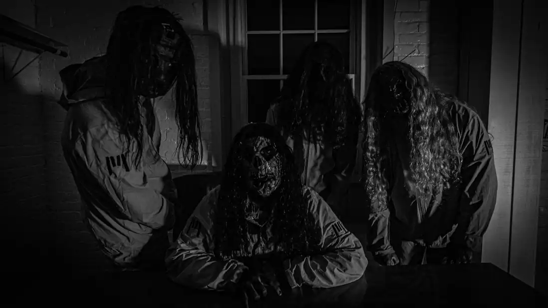 Read more about the article Οι SWOLLEN TEETH αποκαλύπτουν το νέο τους single/video “Foster” από το επερχόμενο άλμπουμ “Ask Nothing”