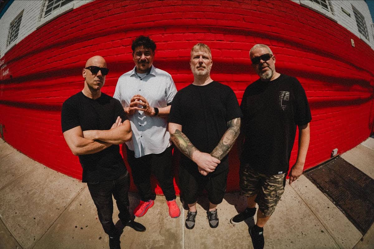 Read more about the article Οι CAR BOMB μοιράζονται βίντεο για το νέο τους single “Blindsides”