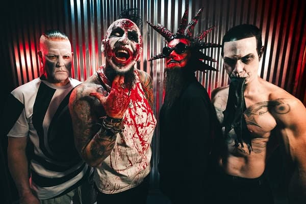 Read more about the article MUDVAYNE releases second new single, “Sticks And Stones”