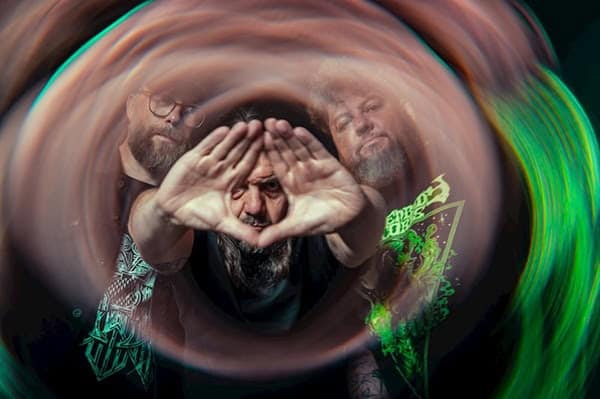 Read more about the article SLOMATICS: Το ιρλανδικό sci-fi doom τρίο ανακοινώνει το νέο του άλμπουμ “Atomicult”