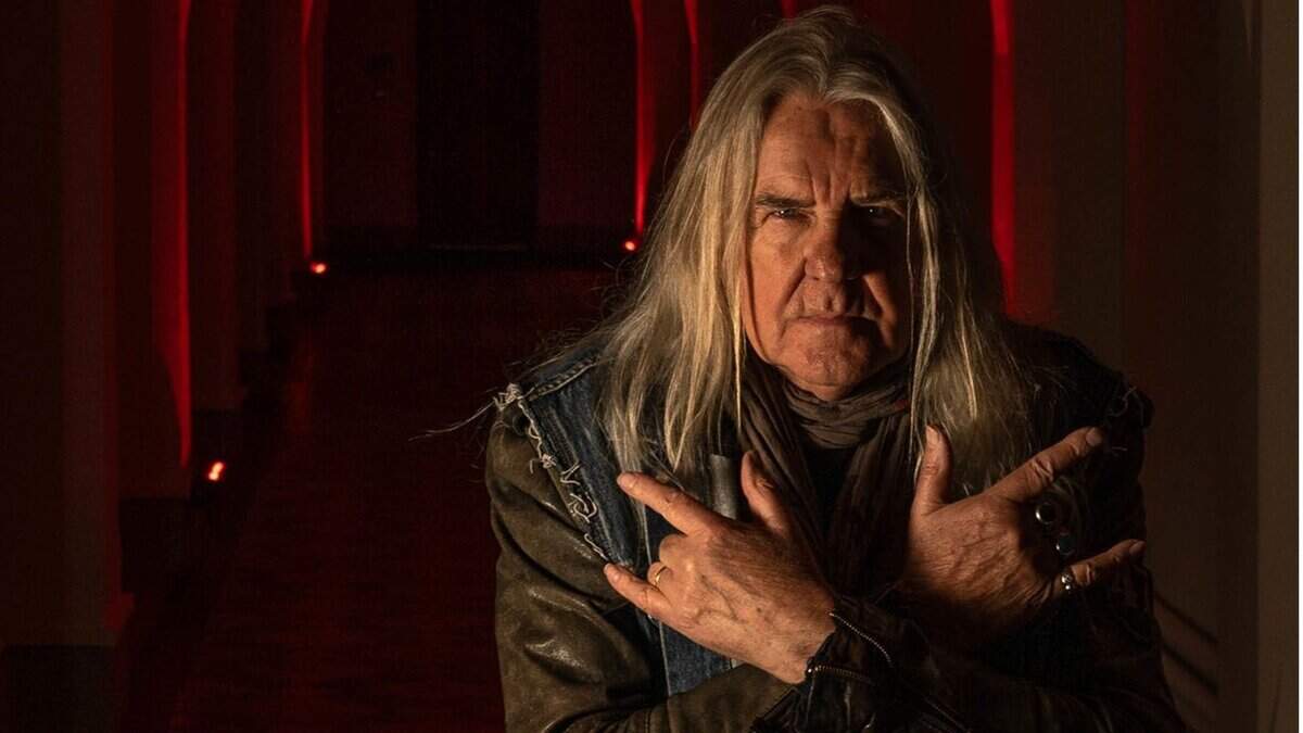 Read more about the article O Biff Byford των SAXON ενημερώνει τους οπαδούς του για την πορεία της υγείας του…