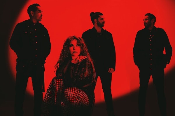 Read more about the article Οι HOLY WARS παρουσιάζουν το ανατριχιαστικό νέο τους single “Metamorphosis”.