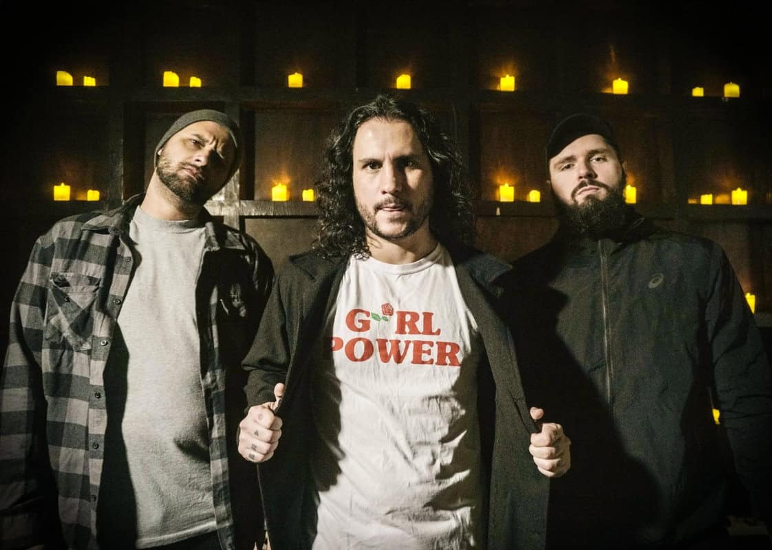 Read more about the article Οι Mad Sneaks προσφέρουν ένα ωμό, σπλαχνικό πορτρέτο της ζωής στο νέο τους single «Dirty Blood»