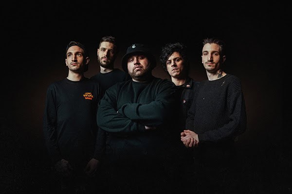 Read more about the article Οι MAKE IT SIMPLE κυκλοφόρησαν το νέο τους single, “Downfall”