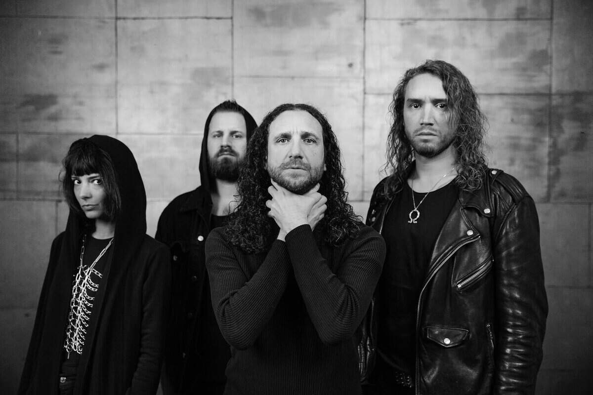 Read more about the article DECLINE OF THE I Shares Live Video For ‘Diev Vide’