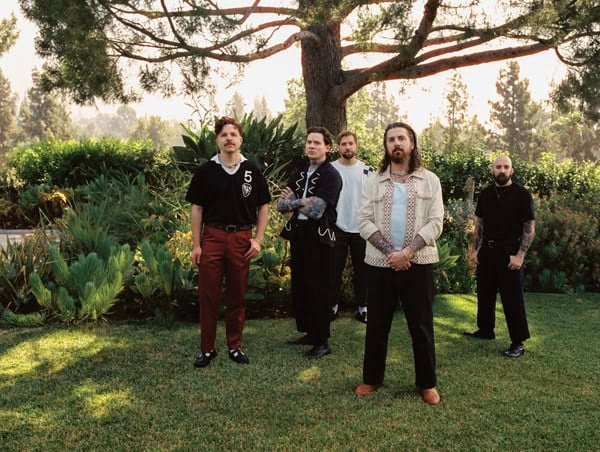 Read more about the article THE DEVIL WEARS PRADA Release “Play The Old Shit”