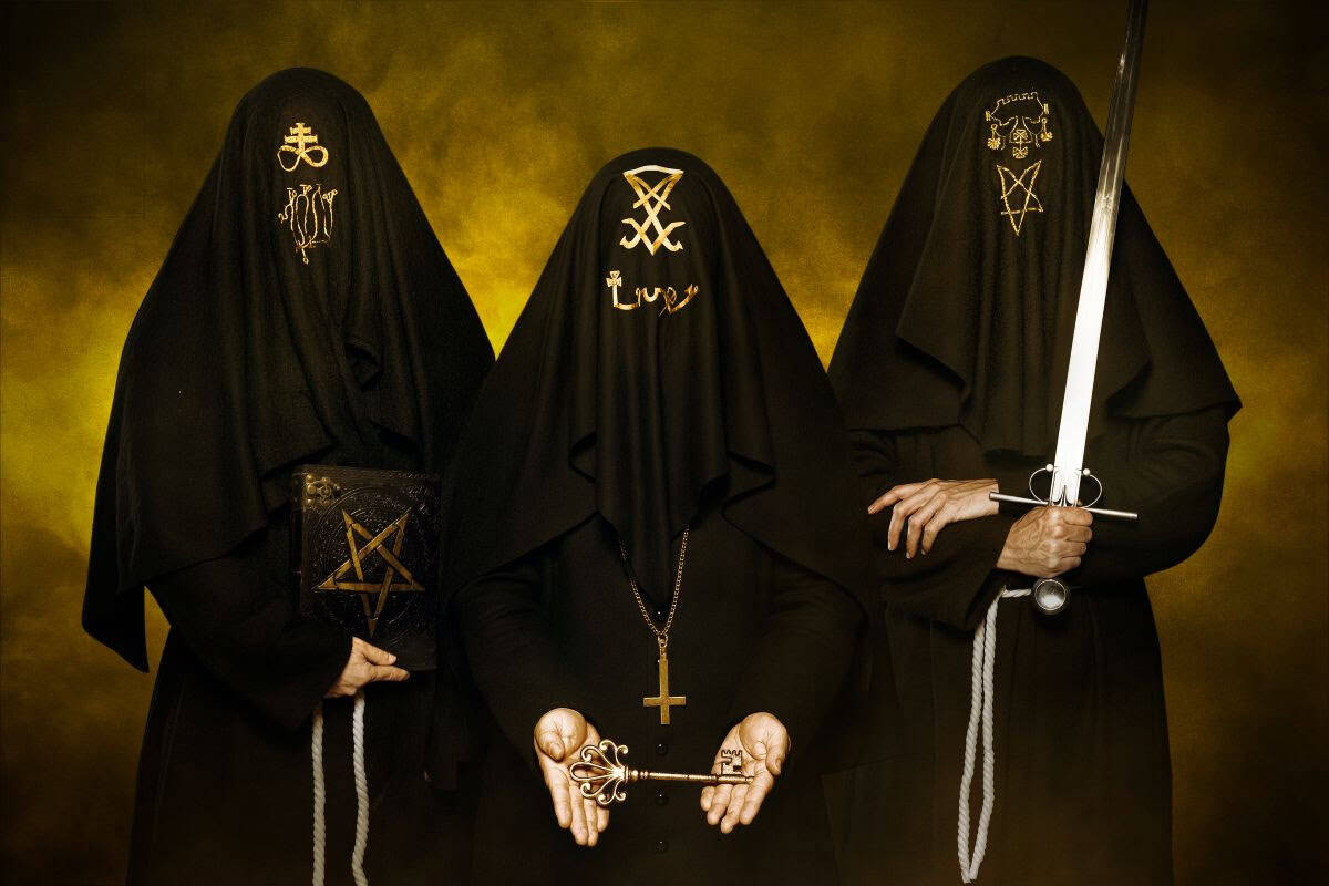 Read more about the article The Magus invokes the serpent self with “Magia Obscura”