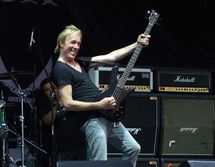 Read more about the article Έφυγε από τη ζωή ο Francis Buchholz, πρώην μπασίστας των SCORPIONS