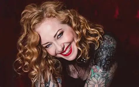 Read more about the article Η Anneke Van Giersbergen το νέο της single, “Red Sky”