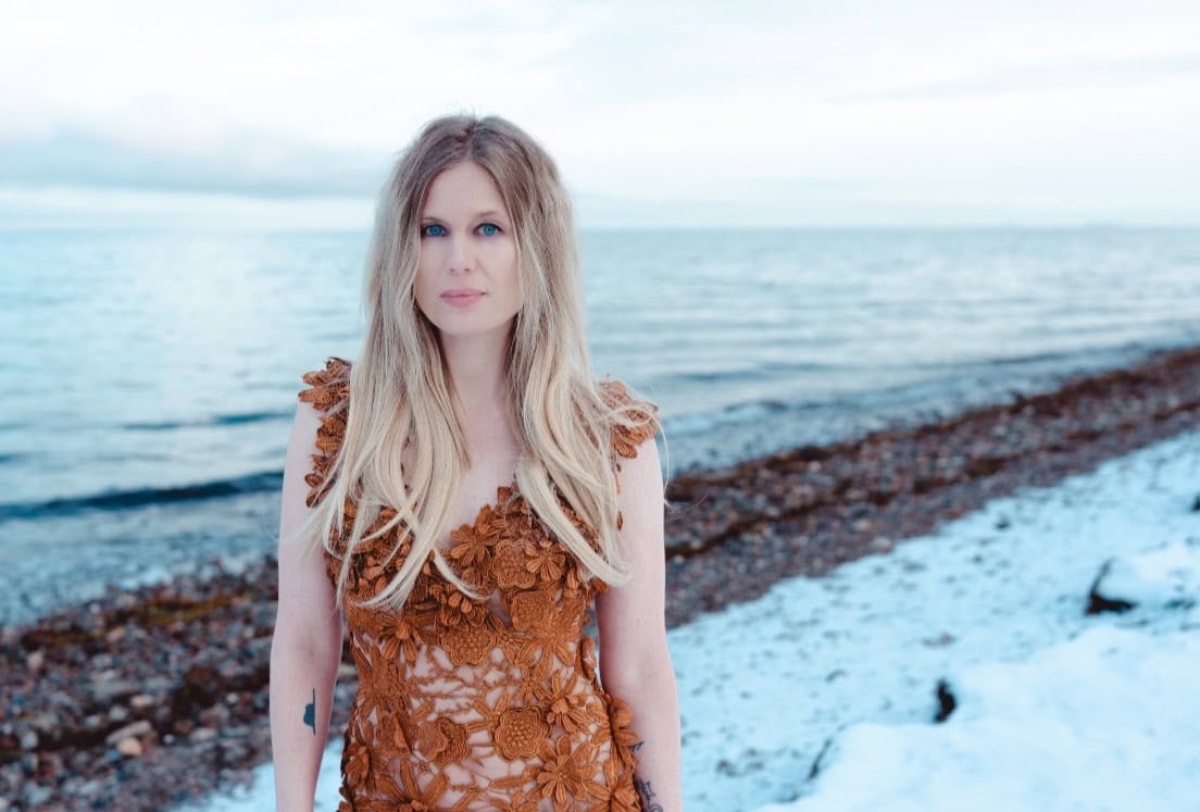 Read more about the article Η MYRKUR κυκλοφορεί ένα επικό νέο βίντεο για το “Touch My Love And Die”.