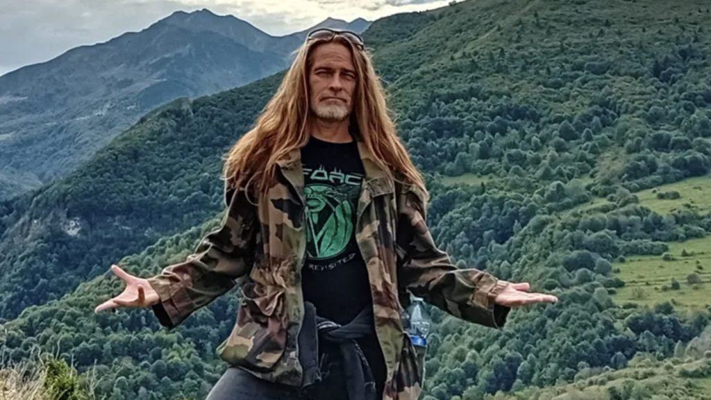 Read more about the article Ο πρώην τραγουδιστής των VOIVOD, Eric Forrest αποκάλυψε ότι πάσχει από καρκίνο του προστάτη και…
