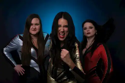 Read more about the article Rising Rock Trio THE GEMS reveal single “Happy Water” video