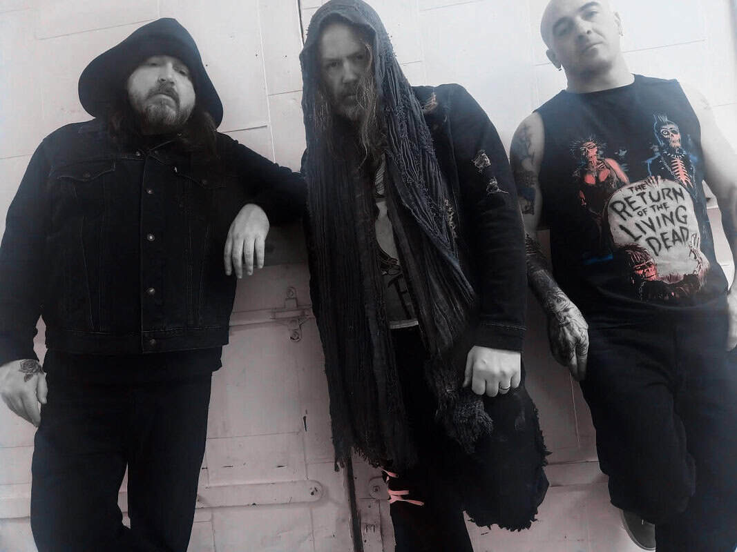 Οι IX of Blades κυκλοφορούν το Post-Black Metal concept album “Way of The Midnight Wave”